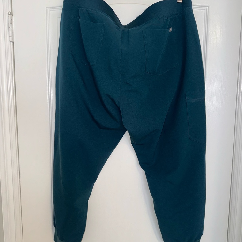 FIGS Women’s Caribbean Blue Zamora Petite Jogger Scrub Pants